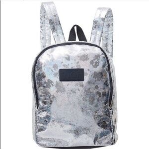 NWOTS!!! TIGI HOLOGRAPHIC RAINBOW 🌈 SILVER SMALL BACKPACK WITH TWO ZIPPERS